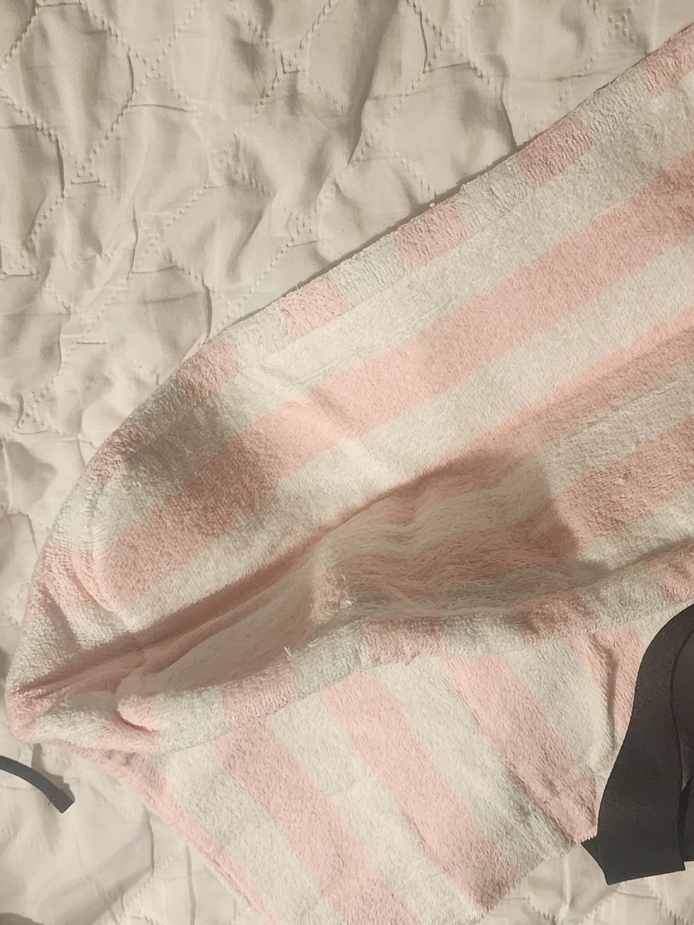 Victoria's Secret Pink & White Striped Towel with Winged Logo - Picture 4 of 4